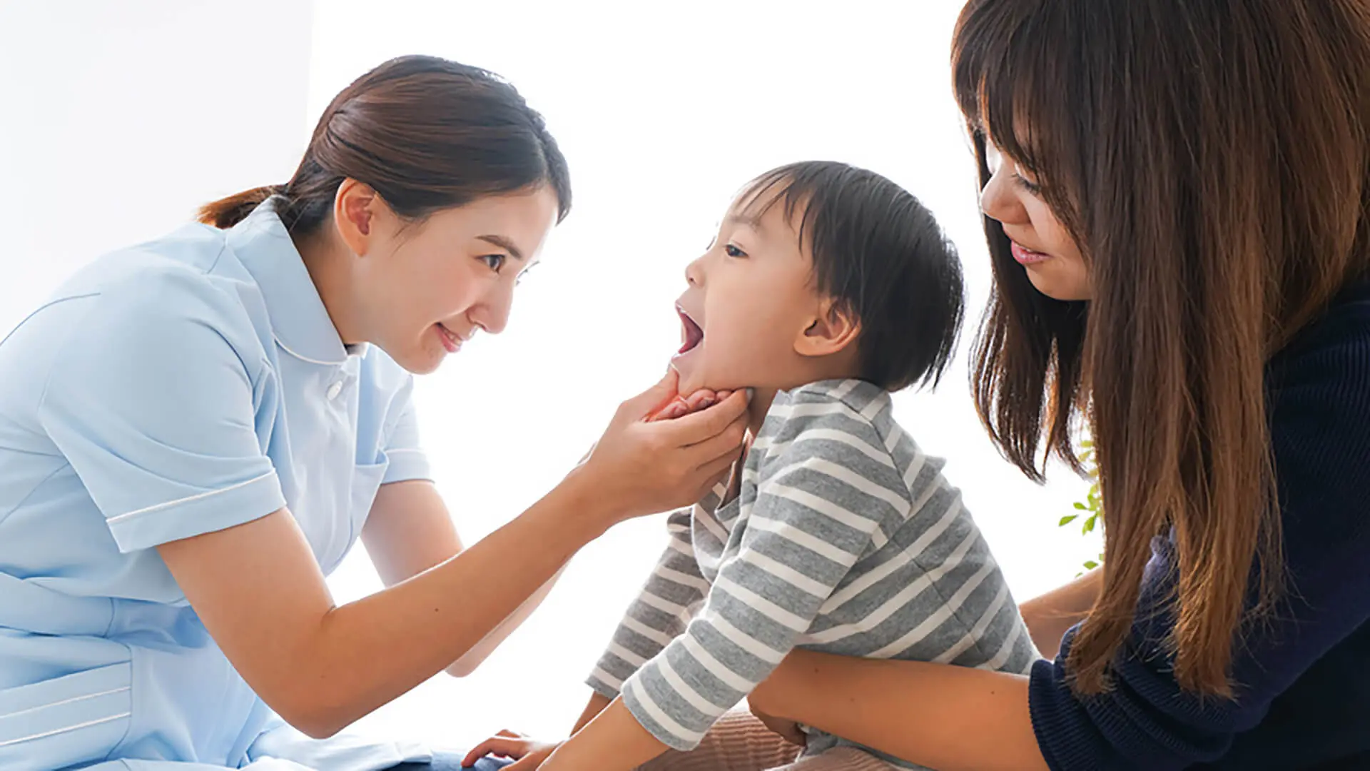子供の歯並びを診断する歯医者